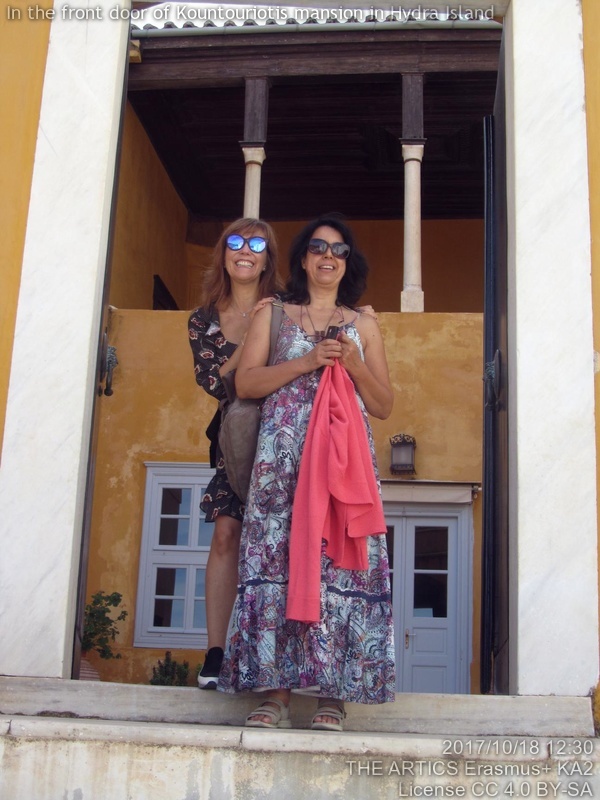 201710181230_In_the_front_door_of_Kountouriotis_mansion_in_Hydra_Island