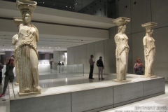 201710172002_The_Caryatids_in_the_New_Acropolis_museum_2