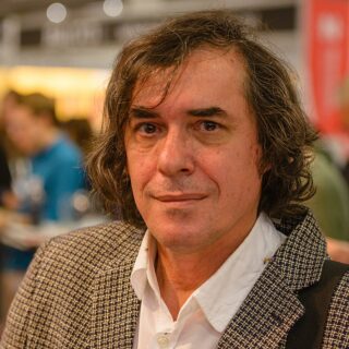 En la mirada de Cărtărescu: un viaje literario a través de ‘El ojo castaño de nuestro amor’