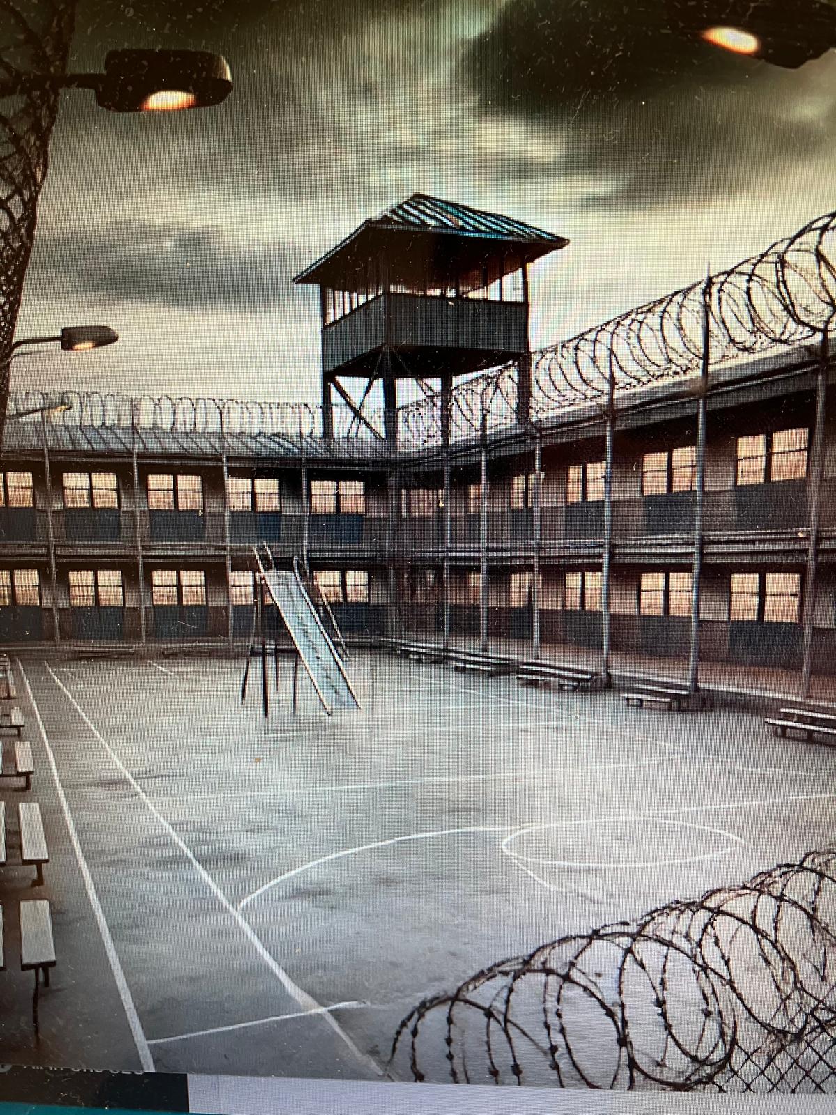 imagen de una cárcel colegio o de un colegio cárcel
