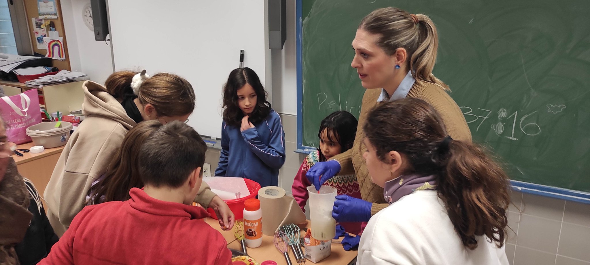 Taller De Repostería Navideña. Con La Ayuda De Las Familias. Muchas ...