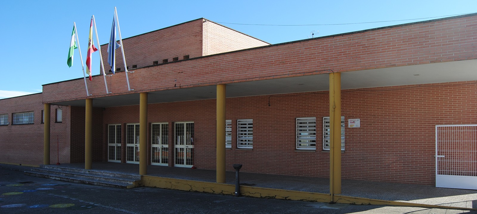 Fachada02-CEIP-BPMoya