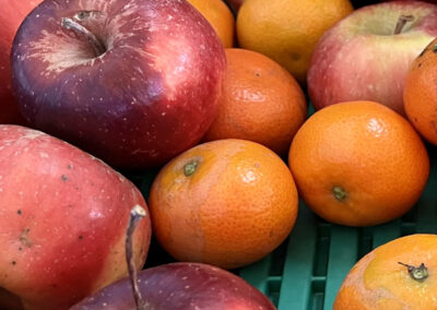 Frutas de temporada: manzanas y mandarinas
