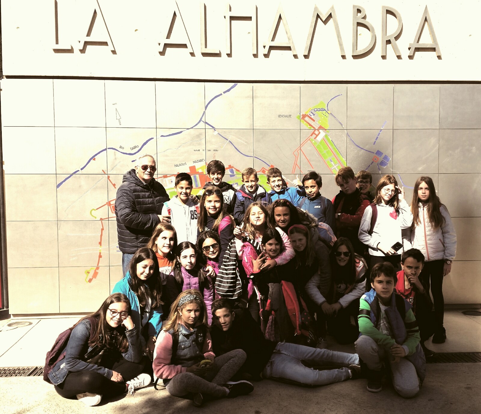 Los alumnos y alumnas de 6º visitan la Alhambra | CEIP Ciudad de Baza