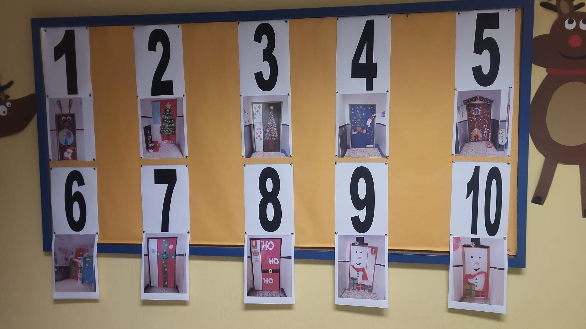 Magia Navideña en el CEIP La Flores: Puertas Decoradas con Creatividad y Espíritu Festivo