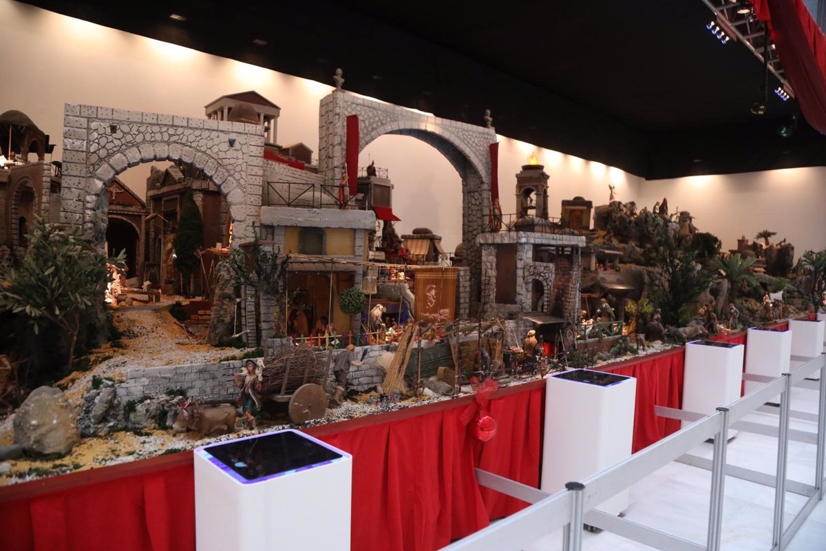 Un Paseo Mágico por el Centro Histórico de Málaga: Celebrando la Navidad y la Tradición de los Belenes en el CEIP Las Flores