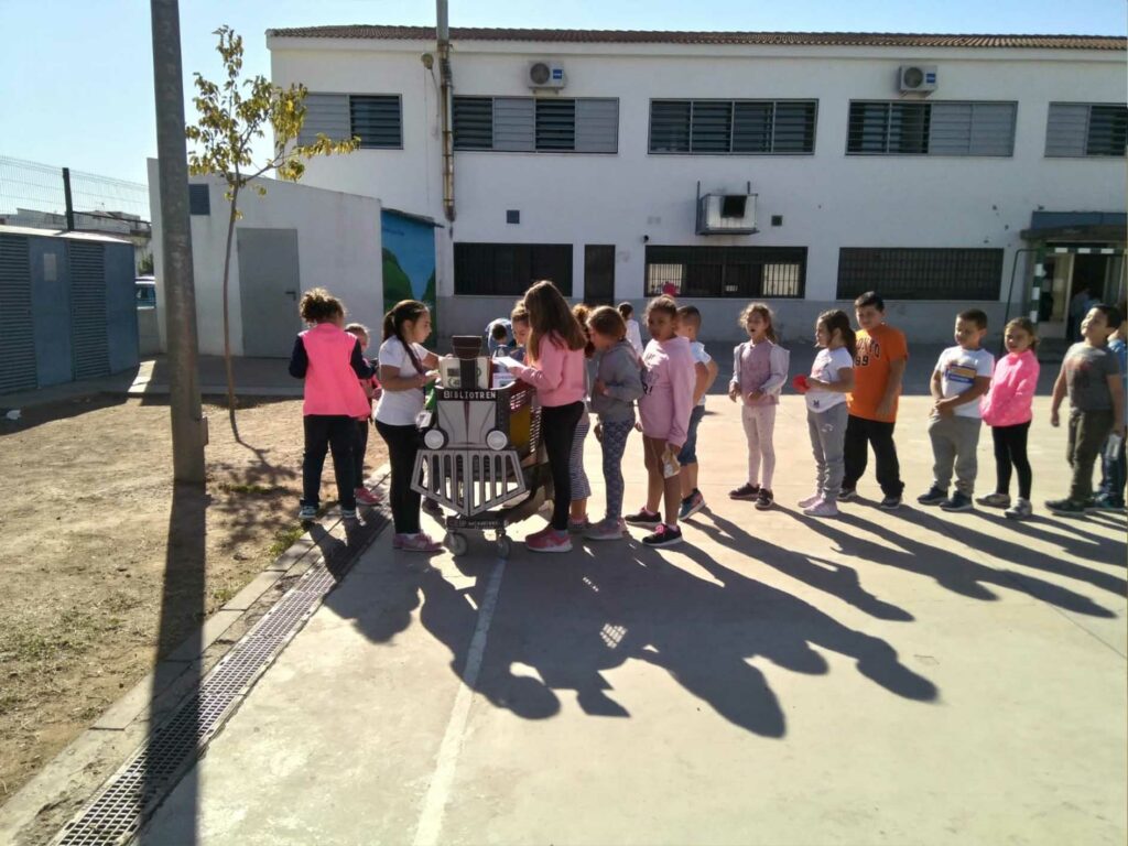 Bibliotren en el recreo