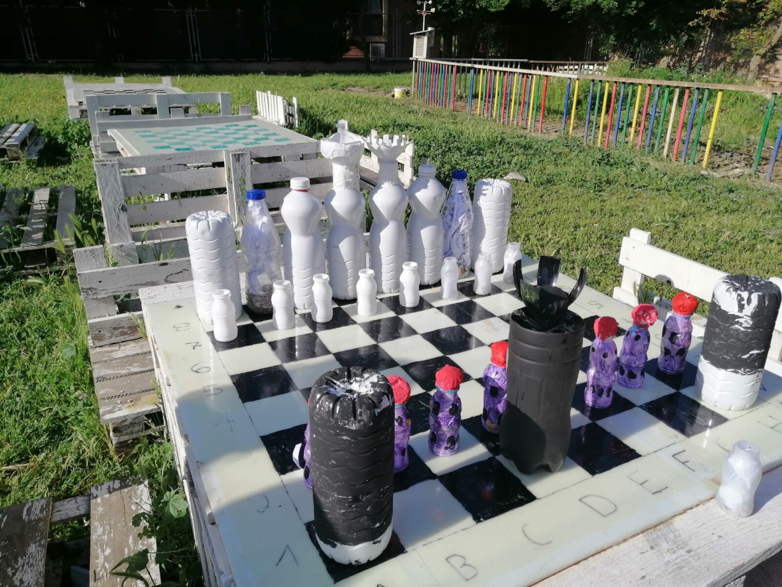 Ajedrez reciclado botella  Chess board, Diy chess set, Chess