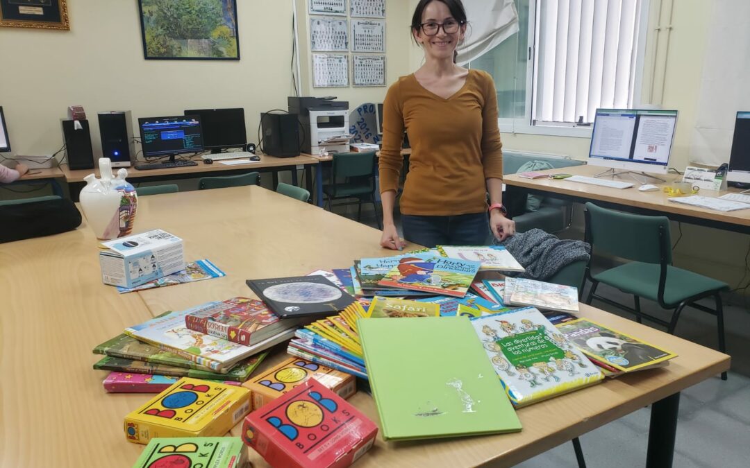 Donación de libros en inglés al Centro