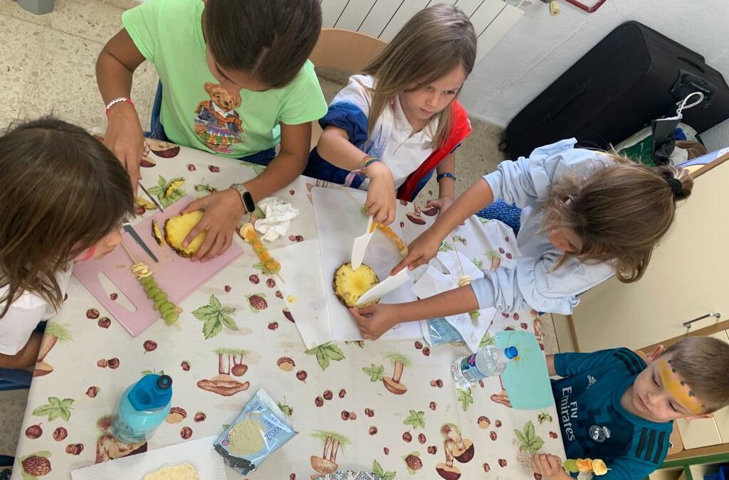 Brochetas de fruta en el Garabato