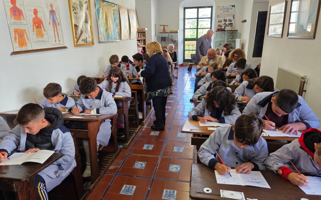 Visita a un aula de una escuela antigua