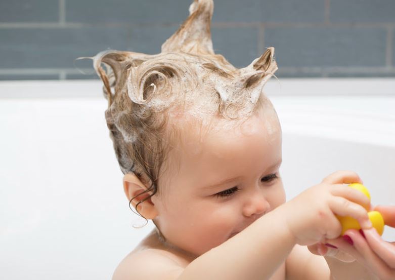 cuidar el cabello en bebes