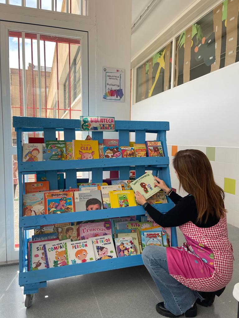 Biblioteca patio infantil