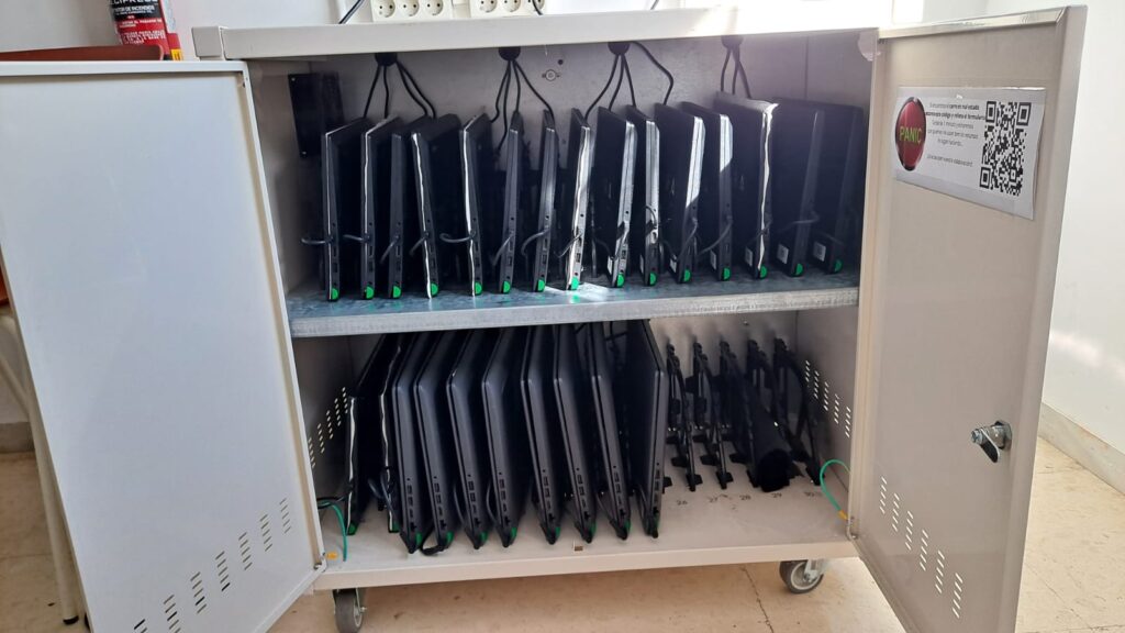 Imagen del carro TDE de la Planta 1 (Aula Emprendimiento)