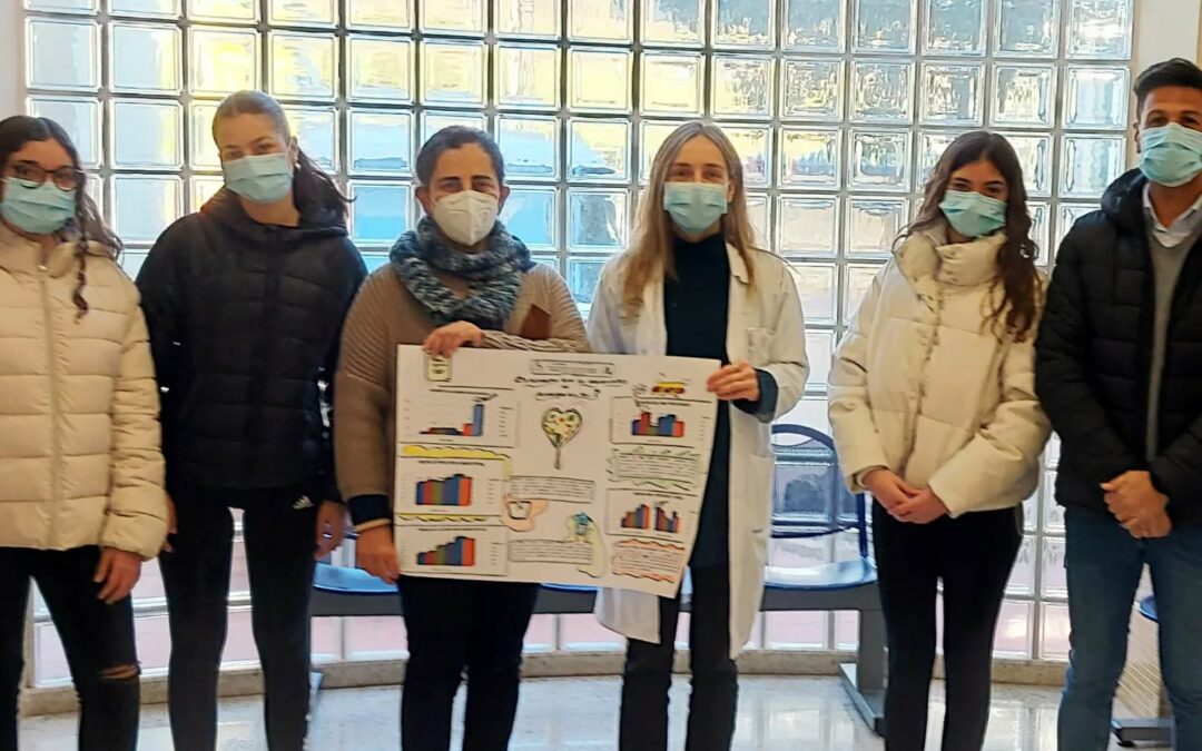 Estudiantes presentan trabajo en Centro de Salud