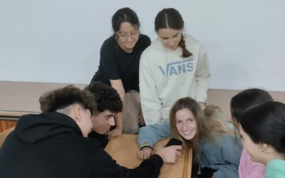 Alumnos en la radio