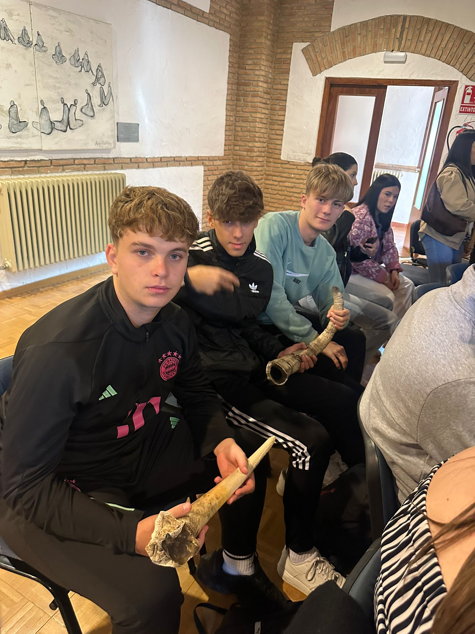 Alumnado durante la actividad musical