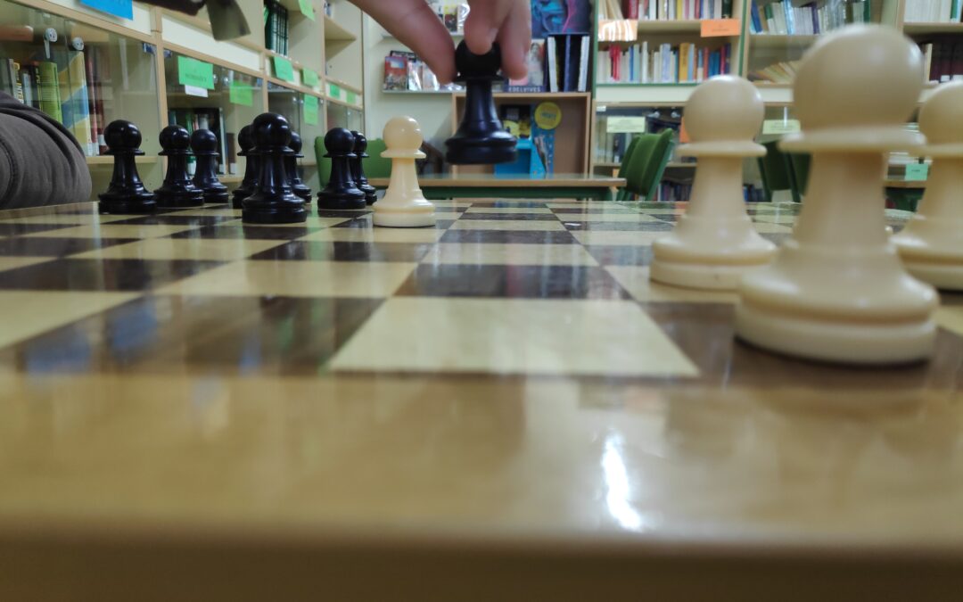 Pasapieza o ajedrez en parejas