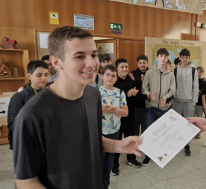 Álvaro y Rubén recogiendo sus diplomas
