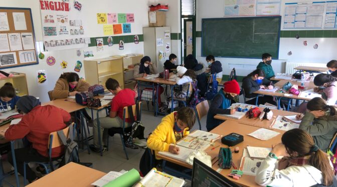 El grupo de 6ºB trabajando los ríos de España y Andalucía.