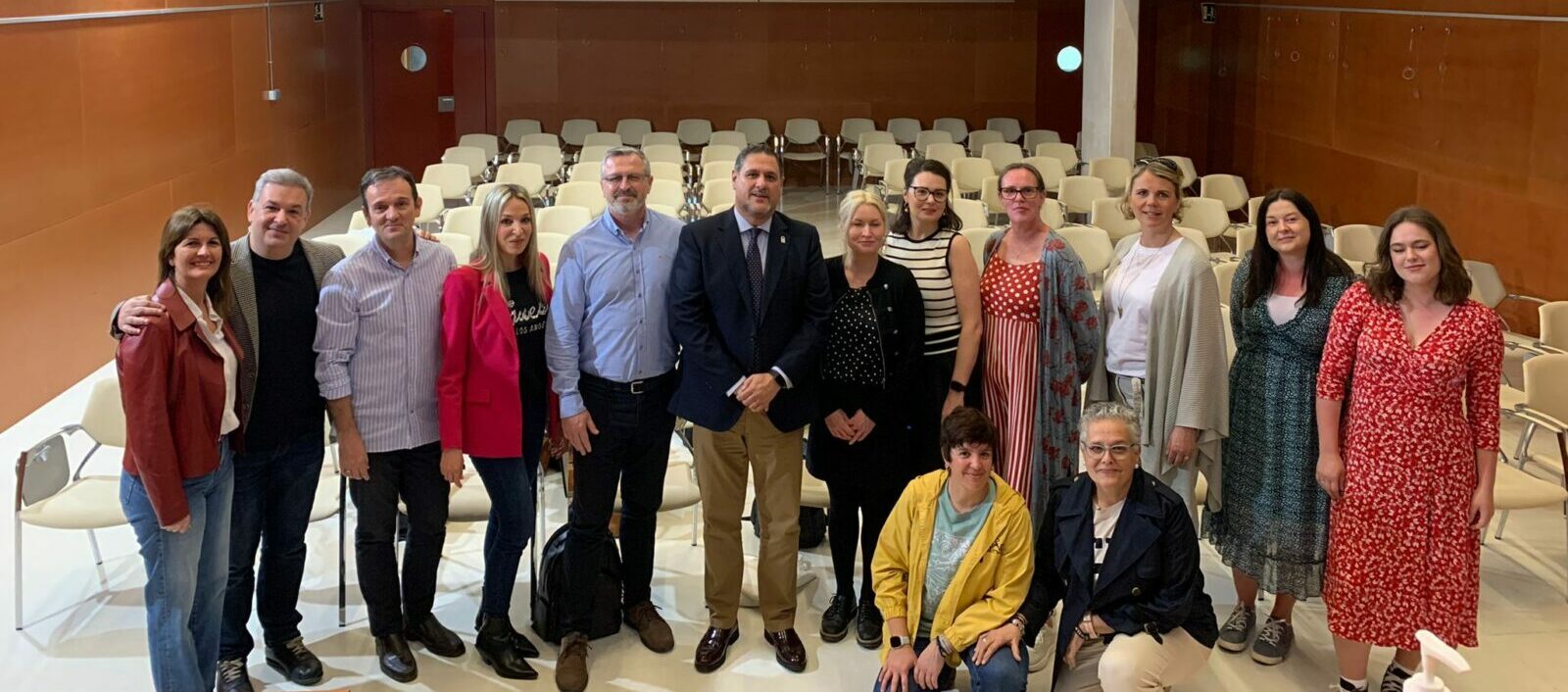 Tres colegios de Roquetas de Mar visitan la Delegación con sus socios europeos