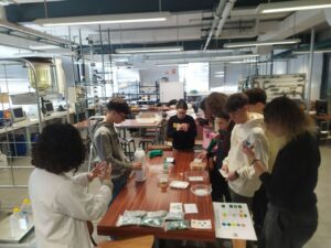 Alumnado en uno de los laboratorios del Dpto. de Ingeniería Química