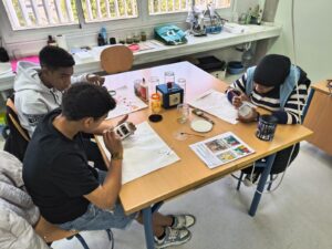 ¡Dale una segunda vida al vidrio! Creatividad y sostenibilidad en el taller de reciclaje del IES Río Andarax